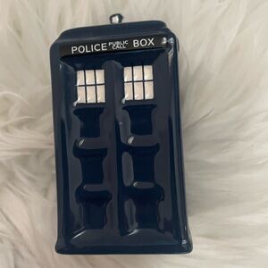 Dr Who Tardis novelty salt pepper seasoning shaker